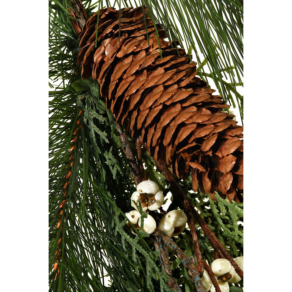 72" Mistletoe Garland Detail