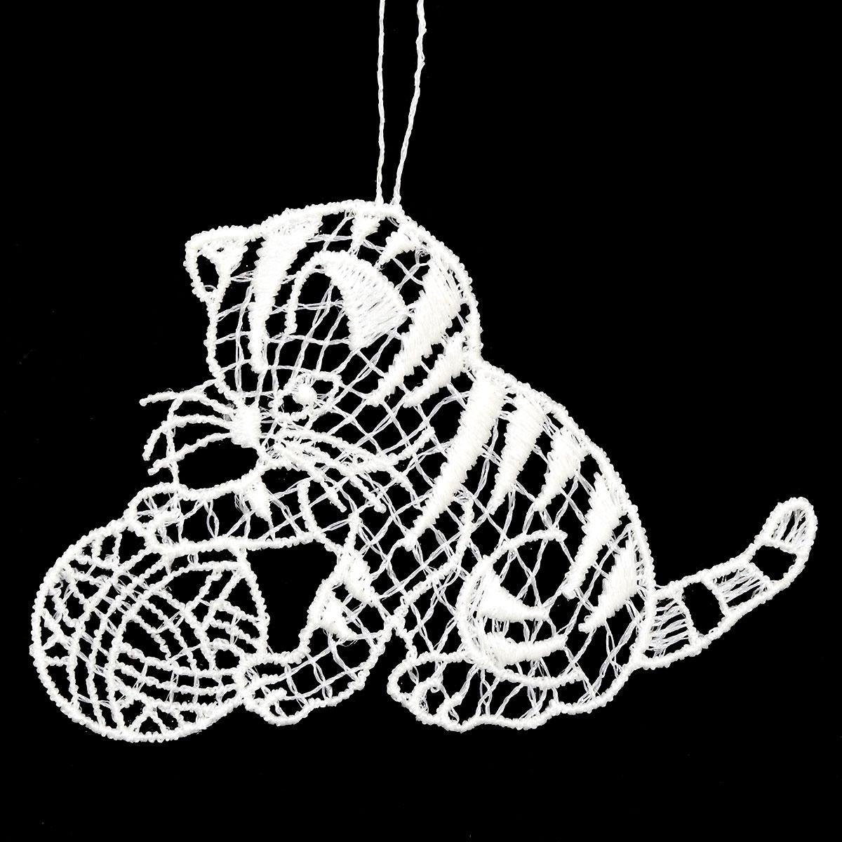 Kitten And Ball Of Wool Lace Orn