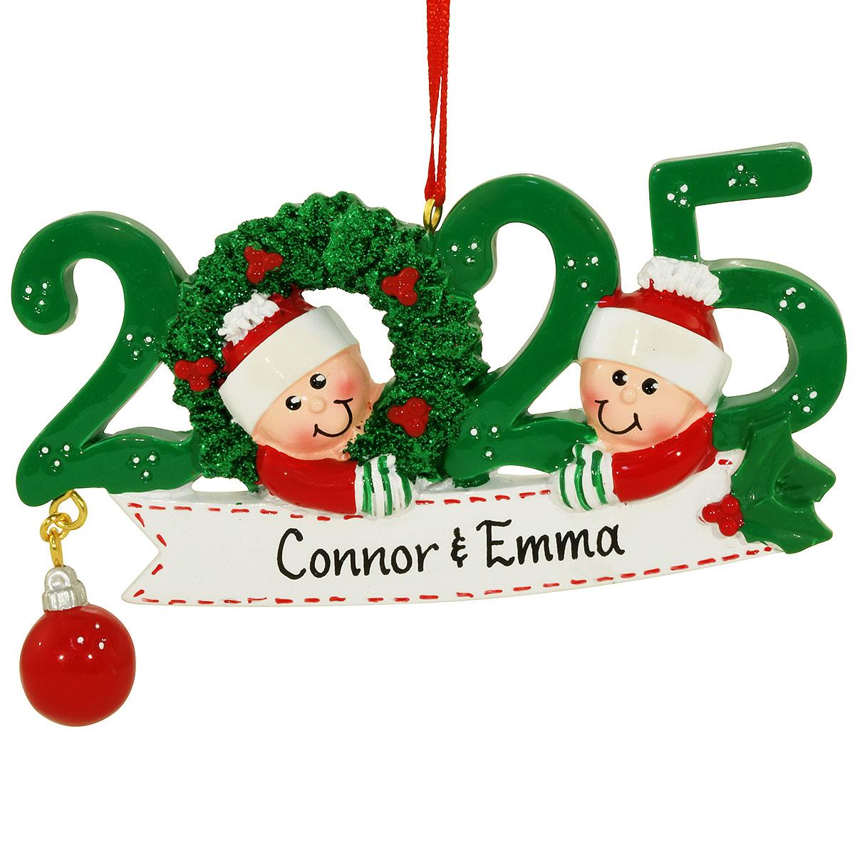 Personalized 2025 Couple In Wreath